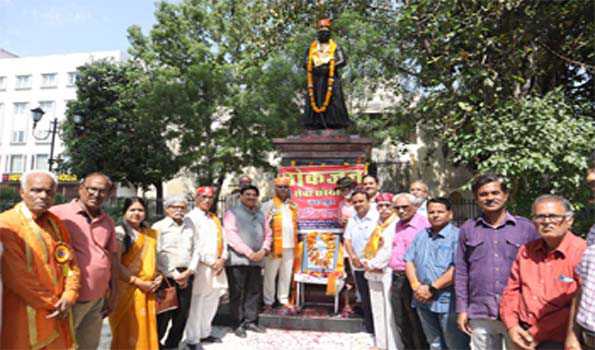 472वां उदयपुर स्थापना दिवस पर महाराणा उदयसिंह की प्रतिमा पर पंचगव्य स्नान