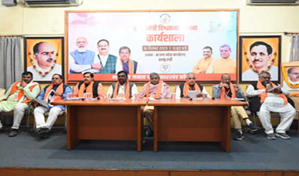 आत्म निर्भर भारत के संकल्प को साकार करेगा पीएम विश्वकर्मा योजना :बाबूलाल मरांडी