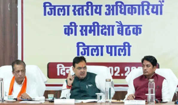 अधिकारी-कर्मचारी आमजन की समस्याओं का करें त्वरित निस्तारण: भजनलाल