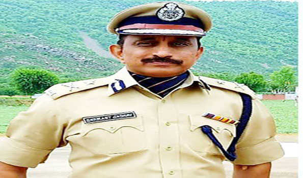 अधिकारी सुनवाई करते समय सहानुभूति पूर्वक लोगों की रिपोर्ट दर्ज करें:जाधव