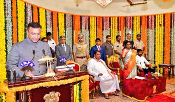 अकबरुद्दीन औवेसी ने प्रोटेम स्पीकर पद की शपथ ली