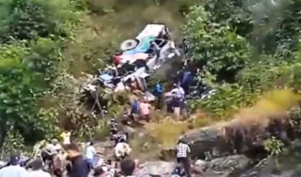 अल्मोड़ा सड़क दुर्घटना, 36 की मौत, धामी भर्ती घायलों का जानेंगे हाल