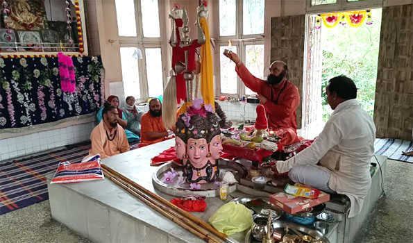 अमरनाथ यात्रा: भक्तों के दर्शन के लिए अमरेश्वर मंदिर में रखी गई छड़ी मुबारक