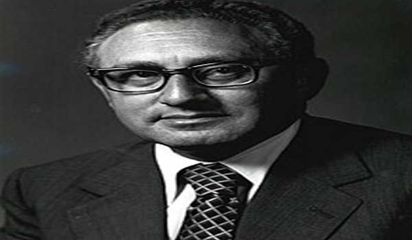 अमेरिका के पूर्व विदेश मंत्री हेनरी किसिंजर का निधन