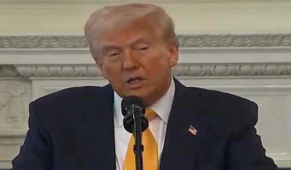 अमेरिकी राष्ट्रपति ने “ फेक न्यूज” के लिए सीएनएन और न्यूयार्क टाइम्स की आलोचना की