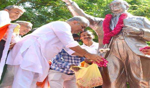 अंबेडकर द्वारा बनाये गये संविधान में छेड़छाड़ नहीं की जाएगी: यादव