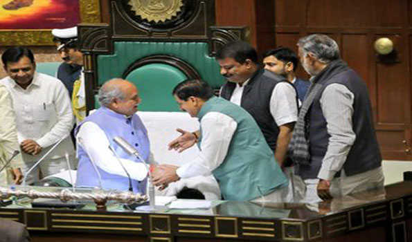 अपने अंदर के विद्यार्थी को जीवित रखें विधायक, प्रश्नों को 