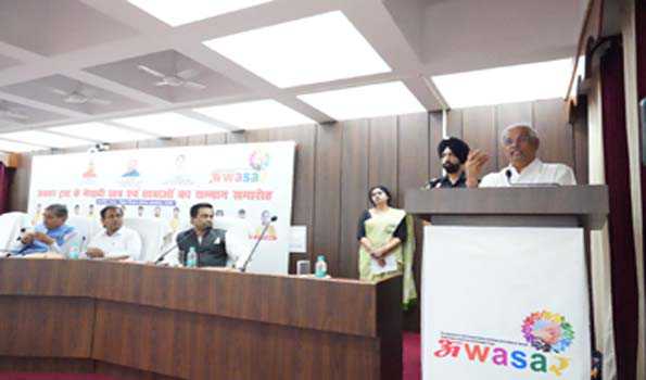 अपनी मेधा का उपयोग समाज के हित में करें : आर्लेकर