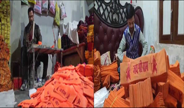 अयोध्या कार्यक्रम के लिए अमरोहा का मुस्लिम परिवार कर रहा है टोपियां तैयार