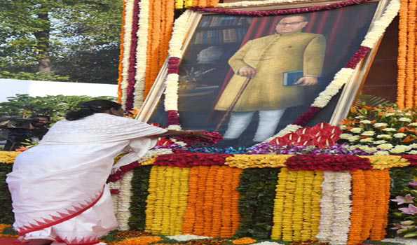 बाबा साहेब अम्बेडकर के महापरिनिर्वाण दिवस पर संसद भवन में पुष्पांजलि समारोह