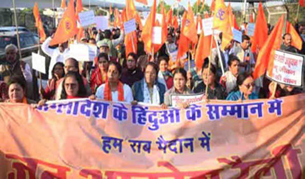 बंगलादेश में हिंदुओं पर अत्याचार के खिलाफ जम्मू में प्रदर्शन