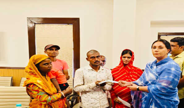 बेसमेन्ट में पानी भरने से तीन लोगों की मौत मामले में आश्रितों को एक-एक लाख रूपये की आर्थिक सहायता
