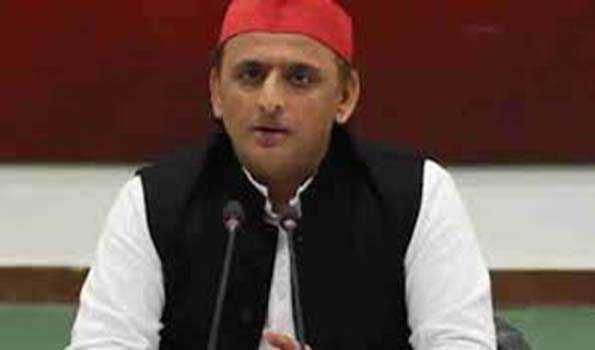 भाजपा के डिप्टी सीएम समाज के लोगों को लड़ा रहे हैं: अखिलेश