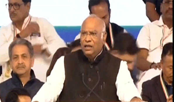 भाजपा को सत्ता से बाहर कर देश को बर्बाद होने से बचाना जरूरी: खडगे