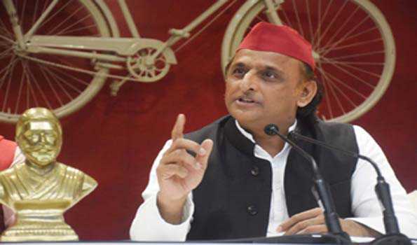 भाजपा सरकार ने किसानों को धोखा दिया है: अखिलेश