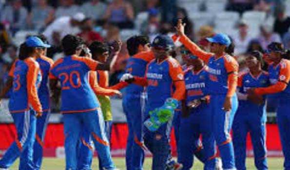 भारतीय महिला टीम ने इंग्लैंड को 97 रनों से हराया