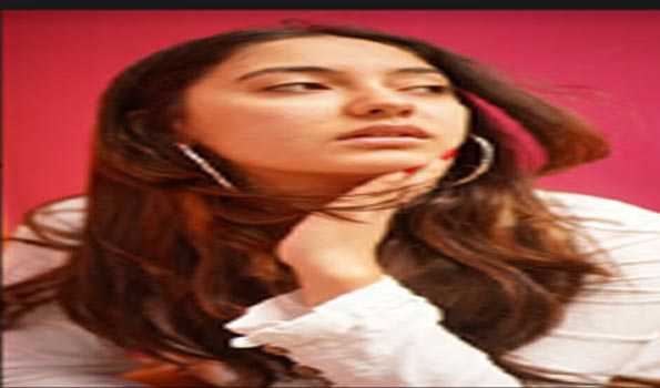 भारतीय मूल की साईशा ने लंदन में गाया  कैंसर रोगियों के लिए  क्रिसमस गीत