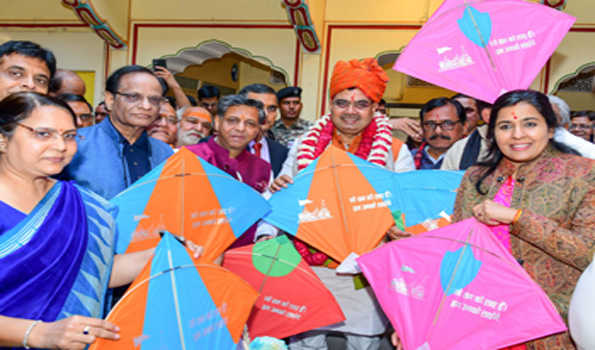 भजन लाल ने पतंग उड़ाकर लोगों को मकर संक्रांति की दी बधाई