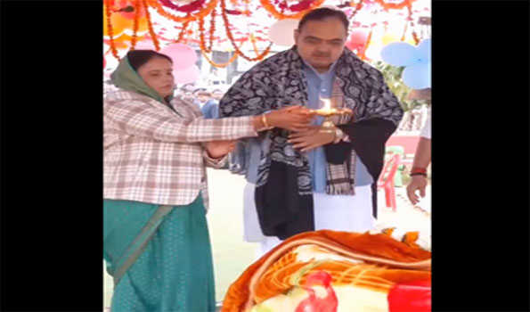 भजनलाल ने नववर्ष पर डीग के श्रीनाथजी मंदिर में पूजा-अर्चना की