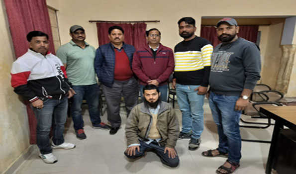 दस वर्ष से फरार इनामी आतंकवादी गिरफ्तार