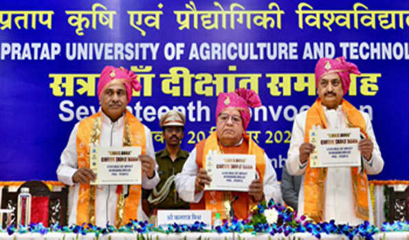 दीक्षांत विद्यार्थियों नवीन मानवीय दृष्टिकोण से प्रारंभ होने वाली यात्रा का आरम्भ-मिश्र