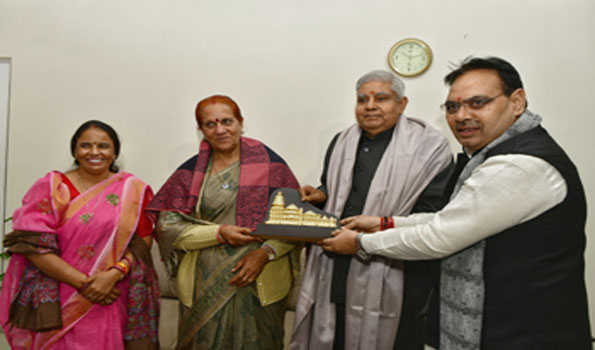 धनखड़ मुख्यमंत्री आवास पर रात्रिभोज में हुए शामिल