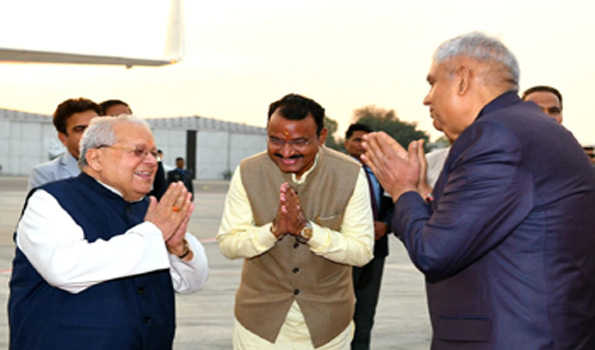 धनखड़ को मिश्र ने दी विदाई