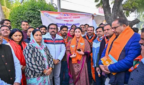 दिया ने स्वच्छता अभियान की विद्याधरनगर क्षेत्र से की शुरुआत