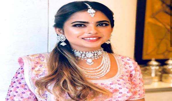 ईशा अंबानी ने स्तन कैंसर पर जागरूकता बढ़ाने वाली पुस्तक का लोकार्पण किया