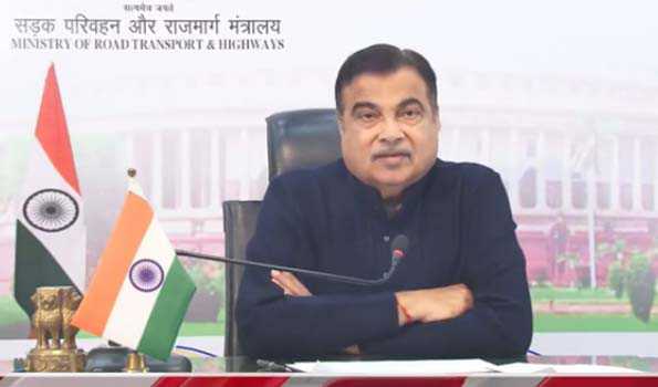 गडकरी ने केरल में लक्जरी जहाज ‘क्लासिक इंपीरियल’ का किया शुभारंभ