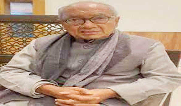 हार के बाद ईवीएम पर बोले दिग्विजय, चिप वाली कोई भी मशीन की जा सकती है हैक