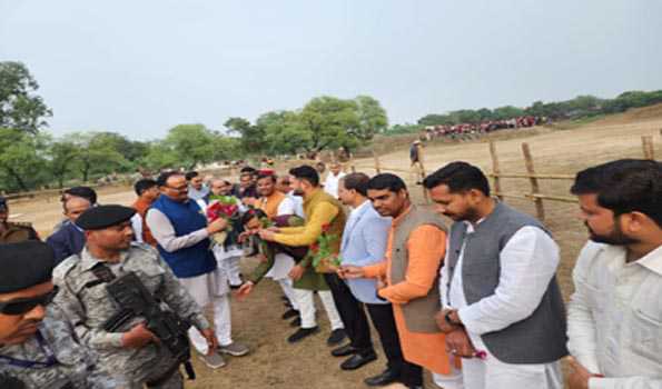 हार के लिये ईवीएम को कोसना विपक्ष की पुरानी आदत: पाठक