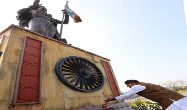 हमें हमारी सेना पर गर्व है-यादव