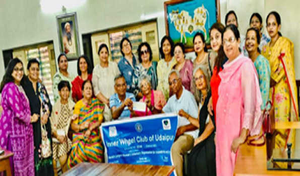 इनरव्हील क्लब ने गौशाला में भेंट किया 75 हजार का चेक