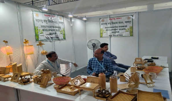 इन्फ्रा मेडि एक्सपो में छात्रों एवं किसानों ने हासिल की जानकारियां