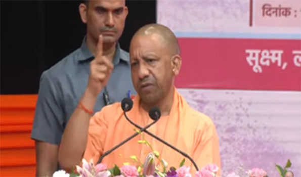 जाति के आधार पर बांटने वाली राजनीति से नहीं होगा: योगी