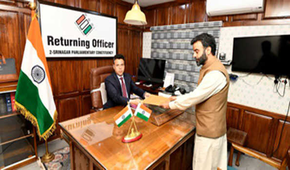 जम्मू कश्मीर में नेशनल काॅन्फ्रेंस के उम्मीदवार रुहुल्लाह ने किया नामांकन