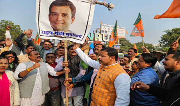 जौनपुर में भाजपा किसान मोर्चा ने राहुल गांधी का फूंका पुतला