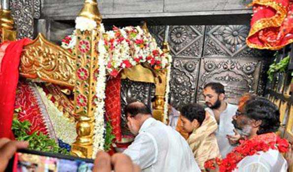 झारखंड के मुख्यमंत्री हेमंत सोरेन ने विंध्यवासिनी मंदिर में की पूजा-अर्चना