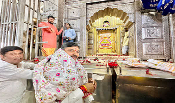 जूली ने खाटूश्याम मंदिर में दर्शन कर राजस्थान में खुशहाली की कामना की