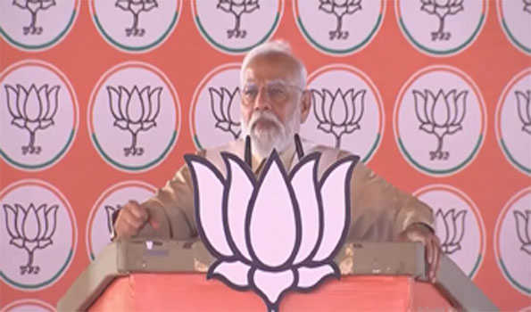कांग्रेस तुष्टिकरण के दलदल से नहीं निकल सकती: मोदी