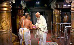 कन्याकुमारी पहुंचे मोदी, अम्मन मंदिर में की पूजा-अर्चना