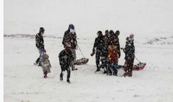 कश्मीर के ऊंचे इलाकों में ताजा हिमपात