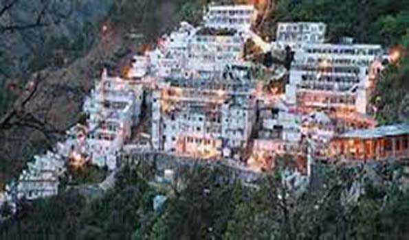 कटरा में माता वैष्णो देवी के दर्शनाें के लिए श्रद्धालुओं की संख्या बढ़ने से कटरा में फिर रौनक लौटी