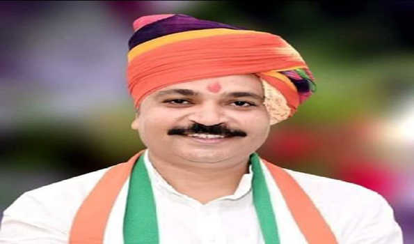 केंद्र सरकार शहीद की शहादत पर कर रही है राजनीति-जूली