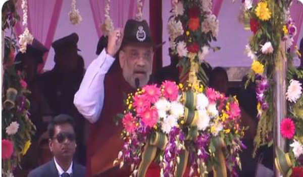 केंद्रीय गृह मंत्री अमित शाह ने शहीद किशन दुबे की मां को सम्मानित किया