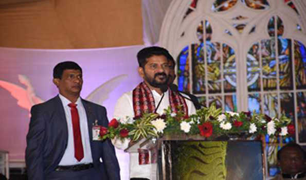क्रिसमस समारोह में शामिल हुए रेवंत रेड्डी