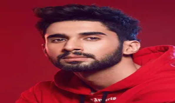 लक्ष्य ने फिल्म किल में कमांडो की भूमिका निभाने के लिए नौ महीने का कठोर प्रशिक्षण लिया