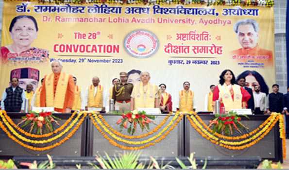 माता पिता को वृद्धाश्रम ने भेजें: आनंदीबेन
