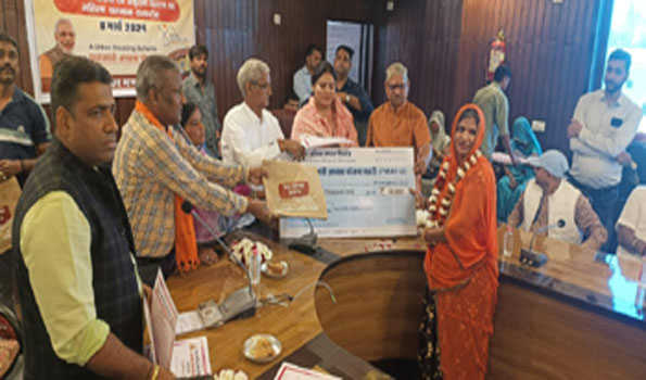महिला दिवस पर प्रधानमंत्री आवास योजना-शहरी के पात्र लाभार्थियों को बकाया किश्त के रूप में दिए 26.87 करोड़ रुपए